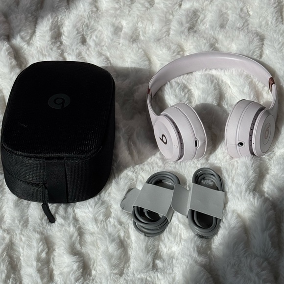 Beats Solo 4 (Brand New) In Cloud Pink - Picture 3 of 8